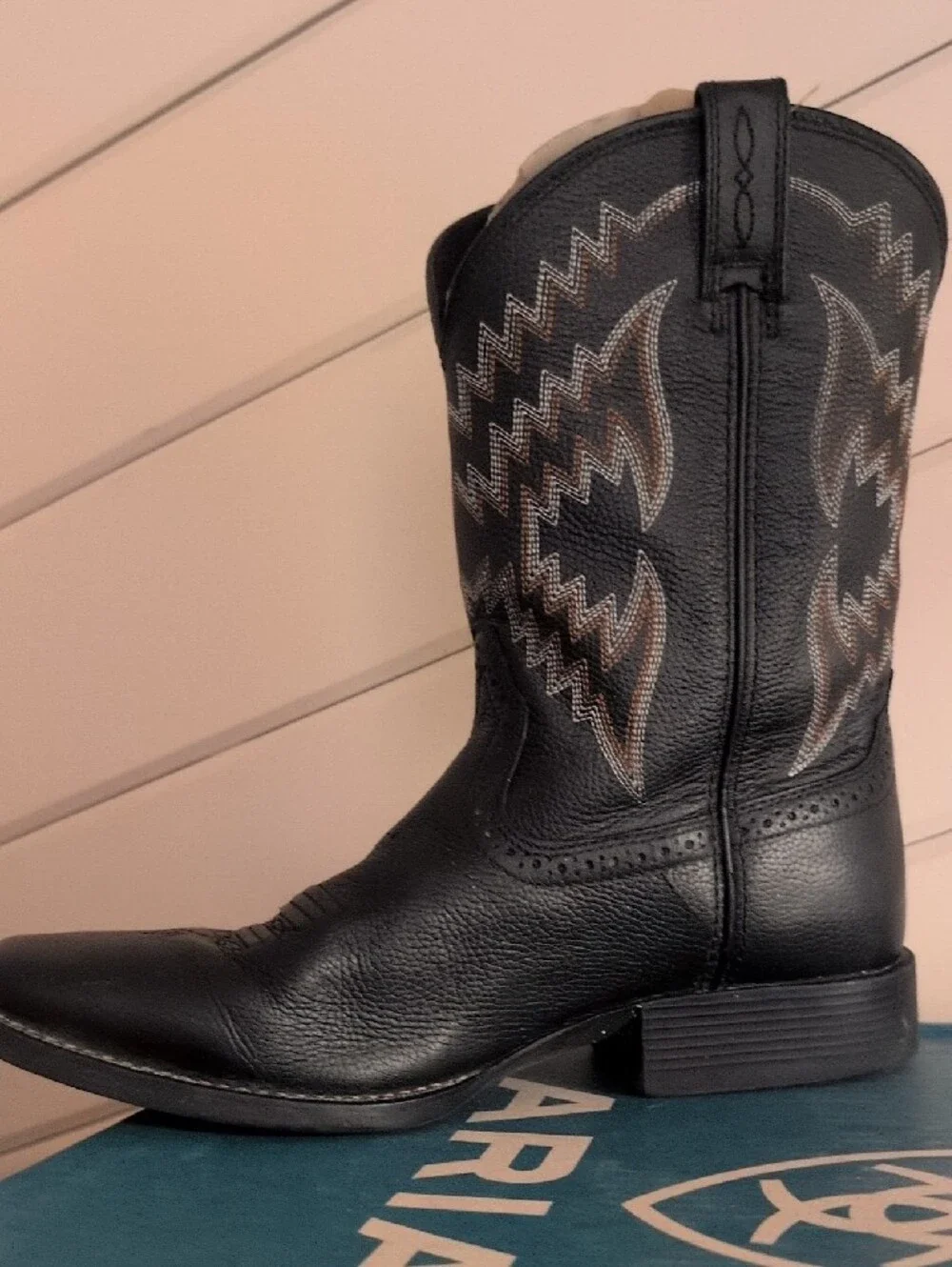 Ariat Black Kids' Western Pull-On Boots 5.5 Used Contrast Stitching Cowboy Ranch